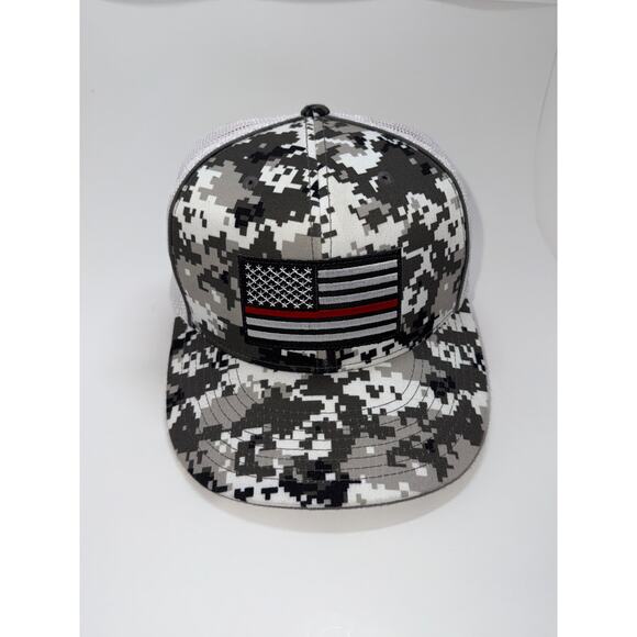 USA Flag Thin Red Line Patch Digital Camo Flexfit Hat - Picture 1 of 6